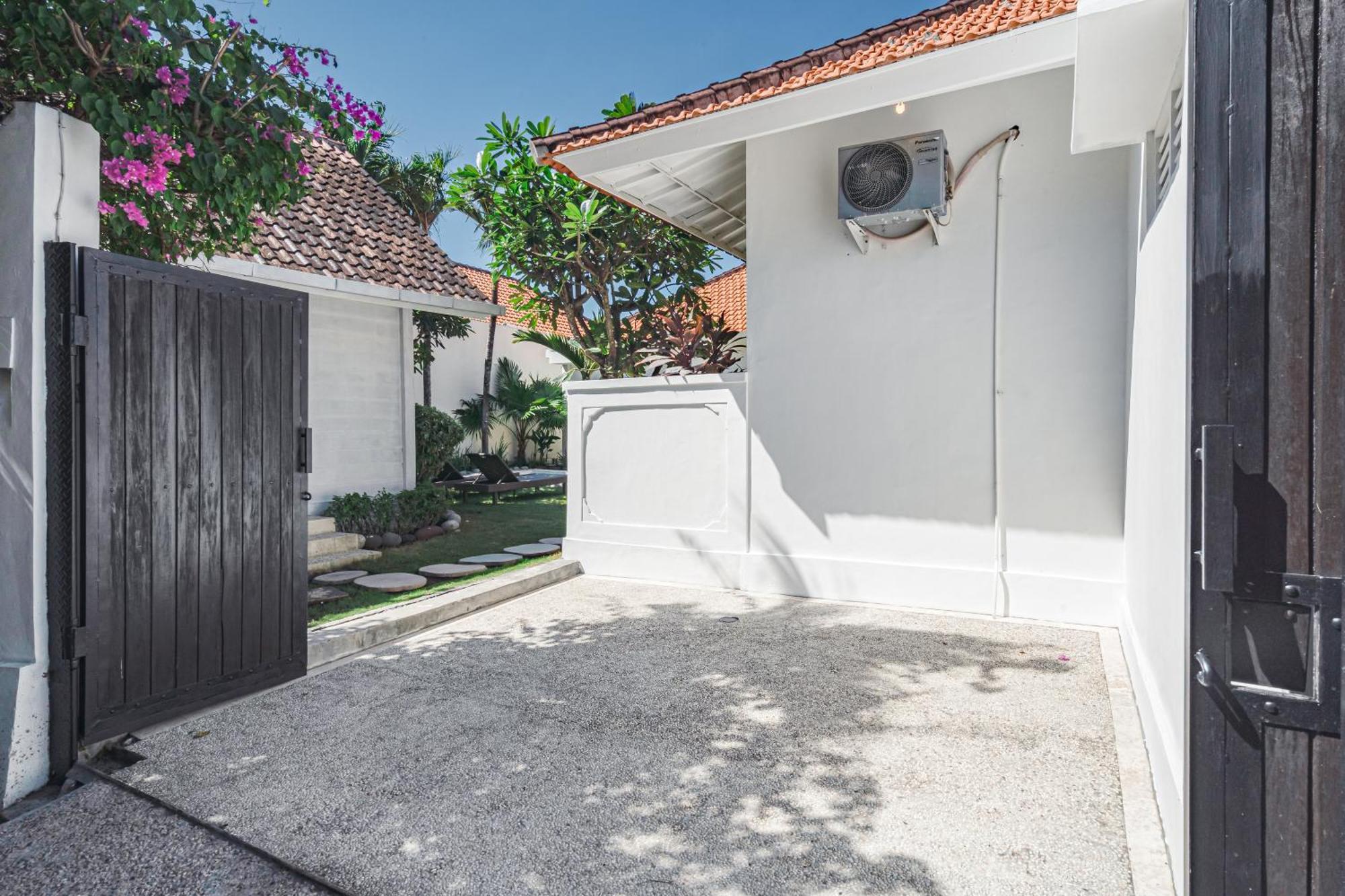 Green Garden Seminyak Villa Extérieur photo